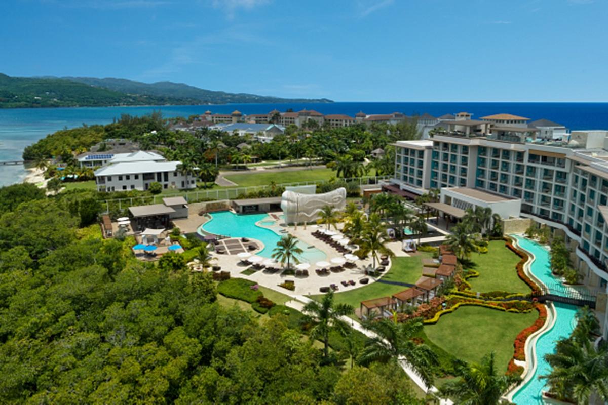 Breathless Punta Cana Resort & Spa (Adults Only) Exterior foto Aerial view of Sandals South Coast