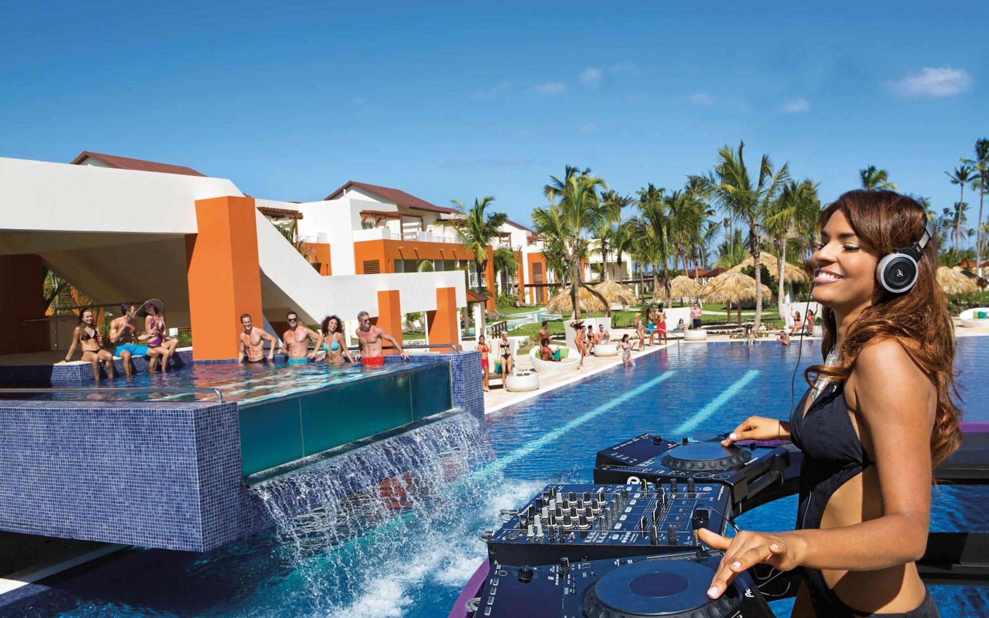 Breathless Punta Cana Resort & Spa (Adults Only) Exterior foto Hard Rock Hotel & Casino Punta Cana