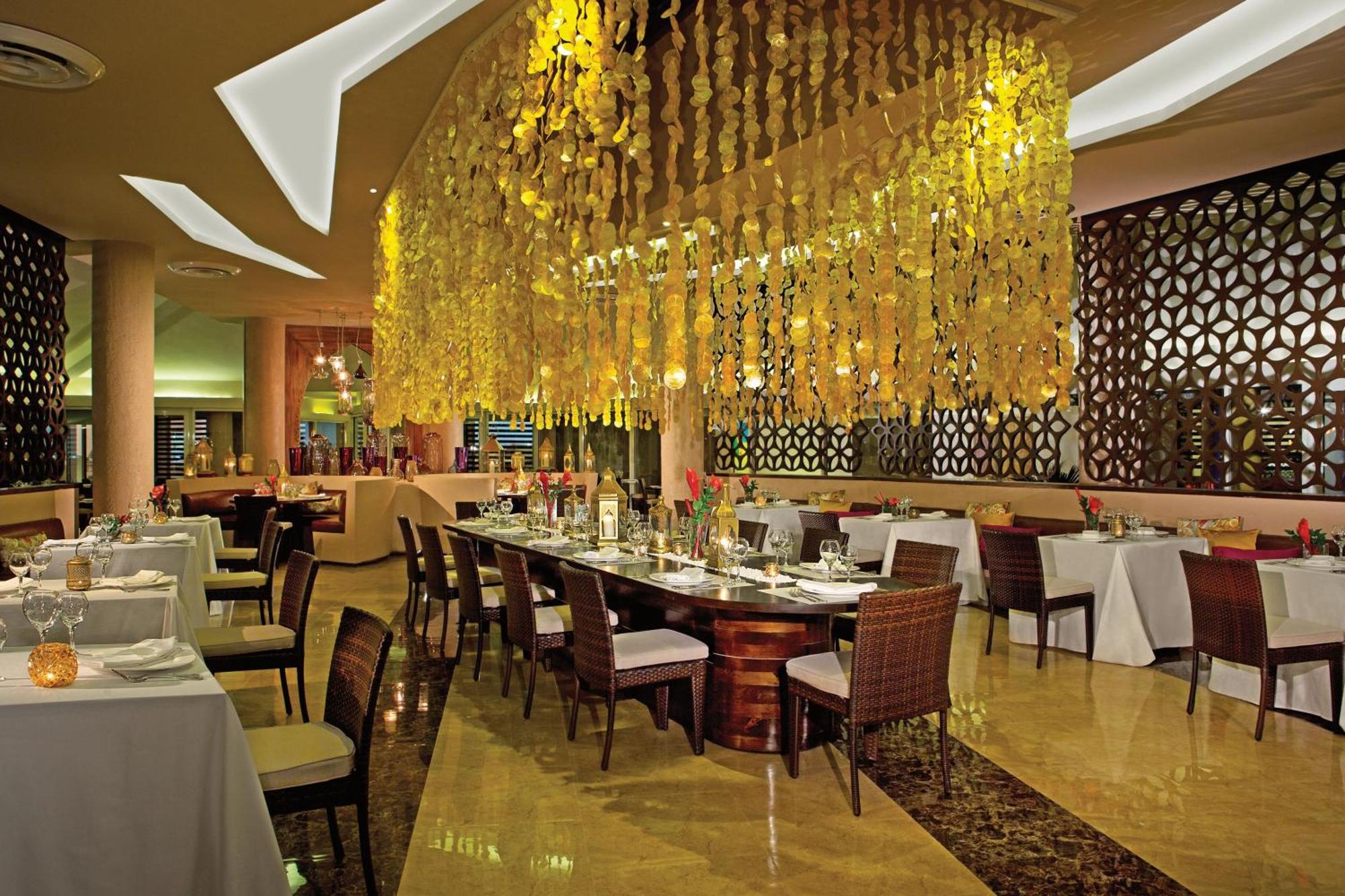 Breathless Punta Cana Resort & Spa (Adults Only) Exterior foto The restaurant at the Taj Mahal Palace