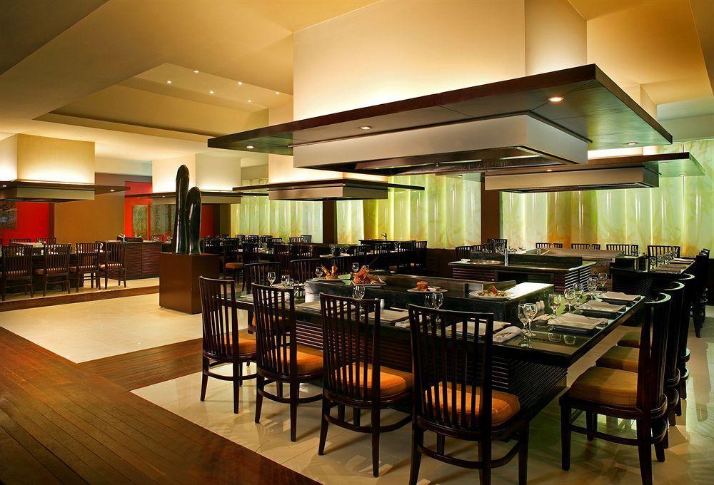 Breathless Punta Cana Resort & Spa (Adults Only) Exterior foto The interior of a restaurant