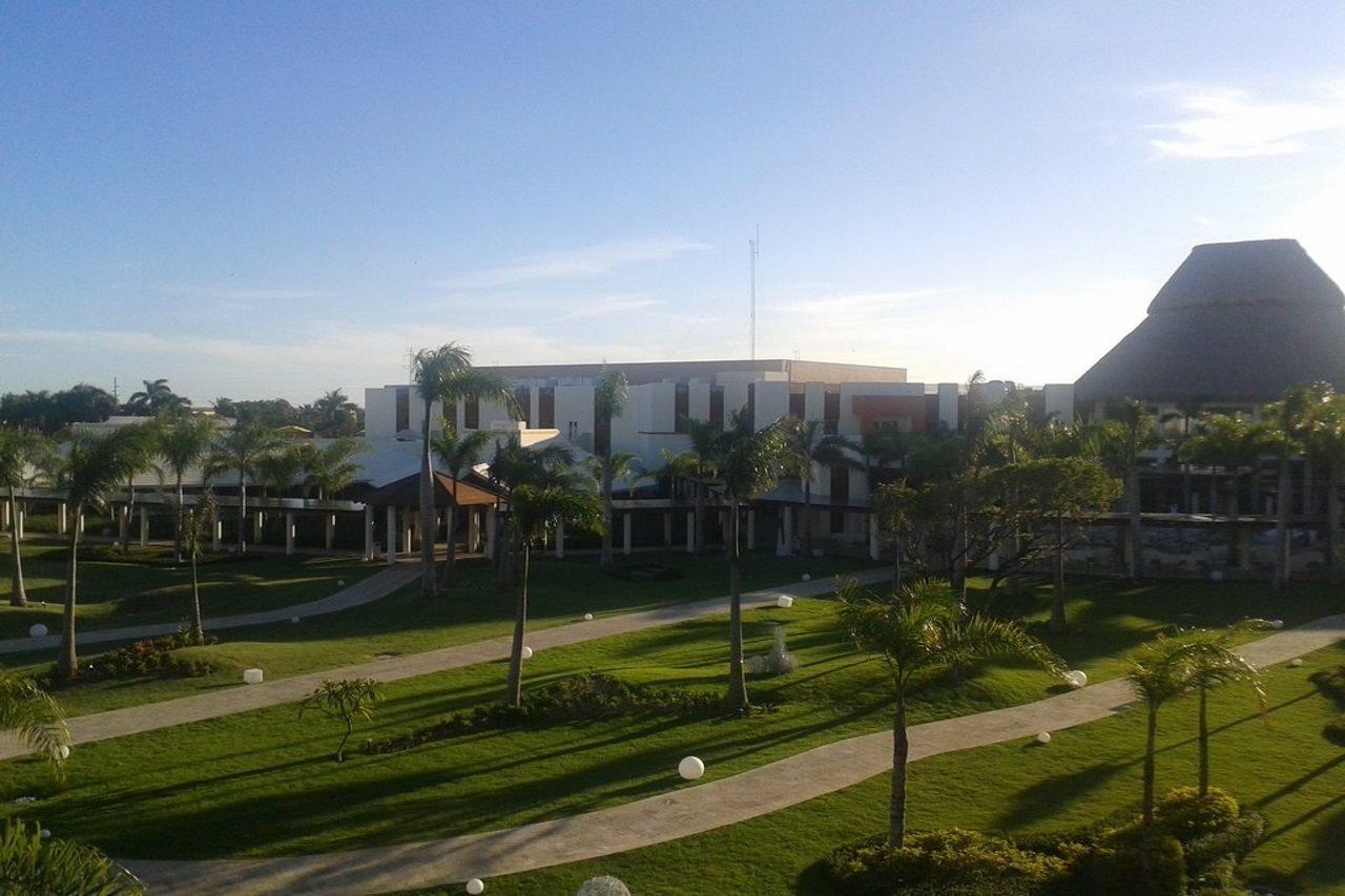 Breathless Punta Cana Resort & Spa (Adults Only) Exterior foto The library