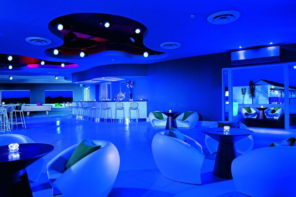 Breathless Punta Cana Resort & Spa (Adults Only) Exterior foto The Blue Bar